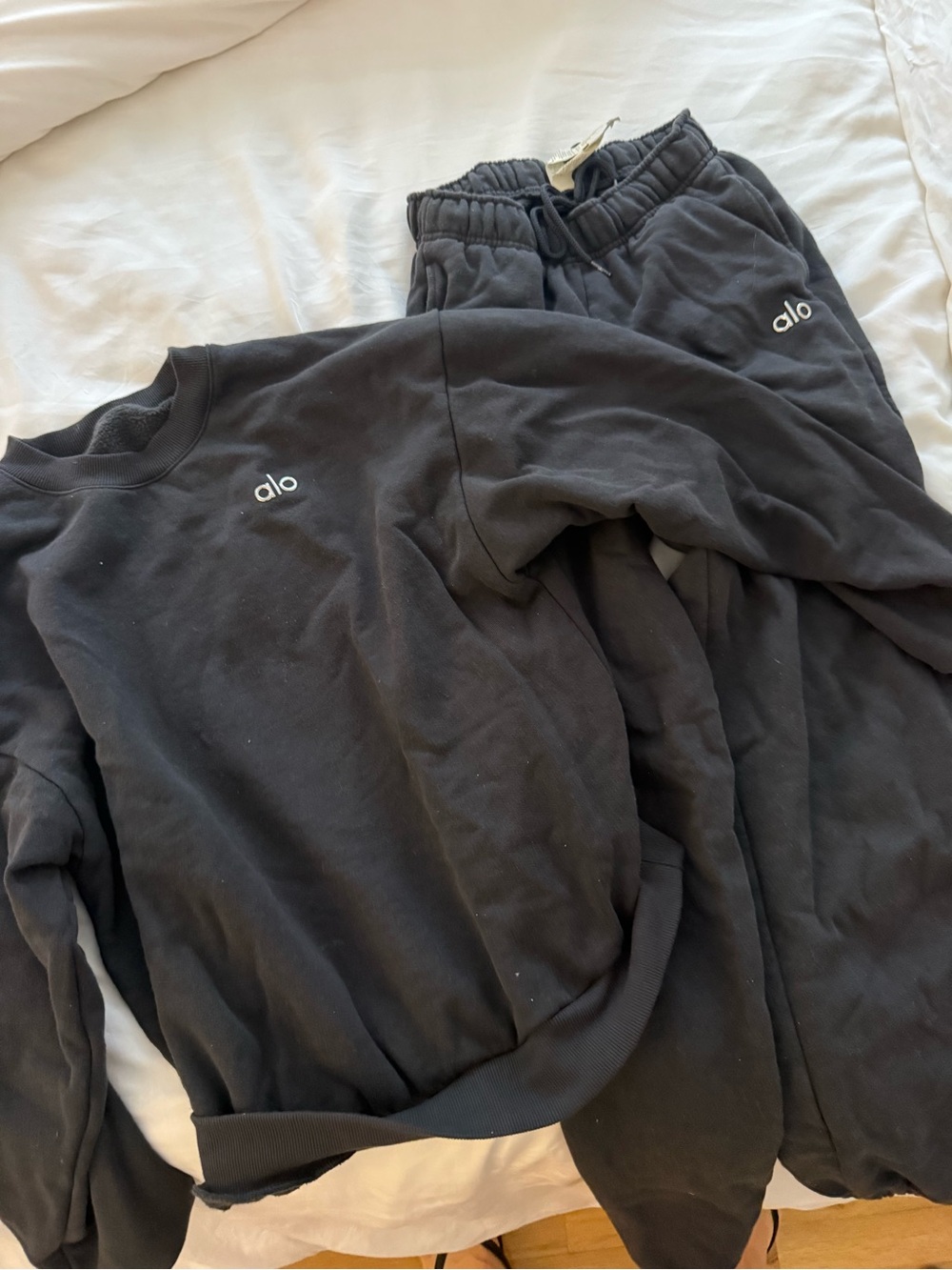 Alo Black Sweatshirt & Sweatpants Set